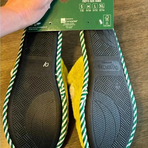 Men’s The Grinch Santa hat Holiday plush Christmas slippers slip on - Picture 4 of 4